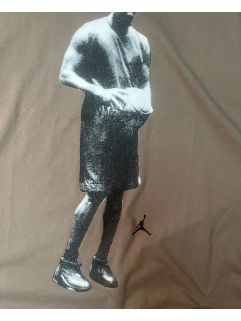 Sz XL Jordan Men's oversized Taupe Graphic Short-Sleeve Tee with Athlete Print